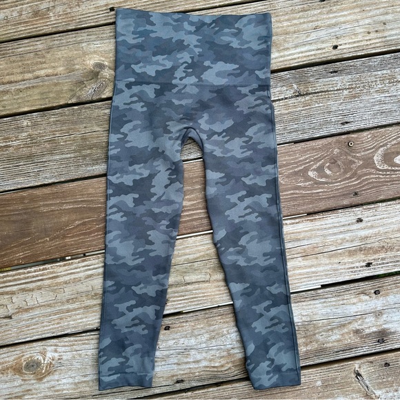 SPANX Pants - Spanx Look At Me Now Camo Leggings